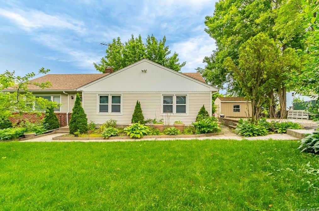 17 Whitney St, Elmsford, NY 10523