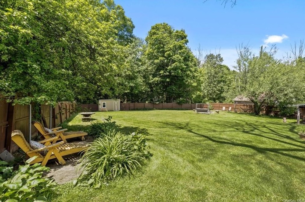 12 Elm Rd, Monroe, NY 10950-5307