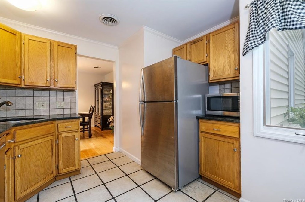 160 Fld Ln, Peekskill NY 10566-4865 exterior