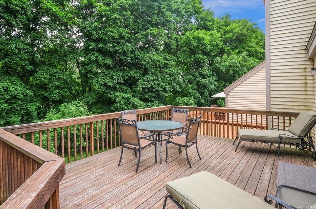 160 Fld Ln, Peekskill NY 10566-4865 exterior