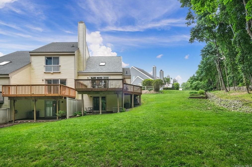 160 Fld Ln, Peekskill NY 10566-4865 exterior