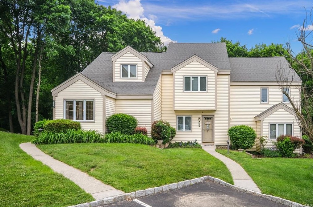 160 Fld Ln, Peekskill NY 10566-4865 exterior