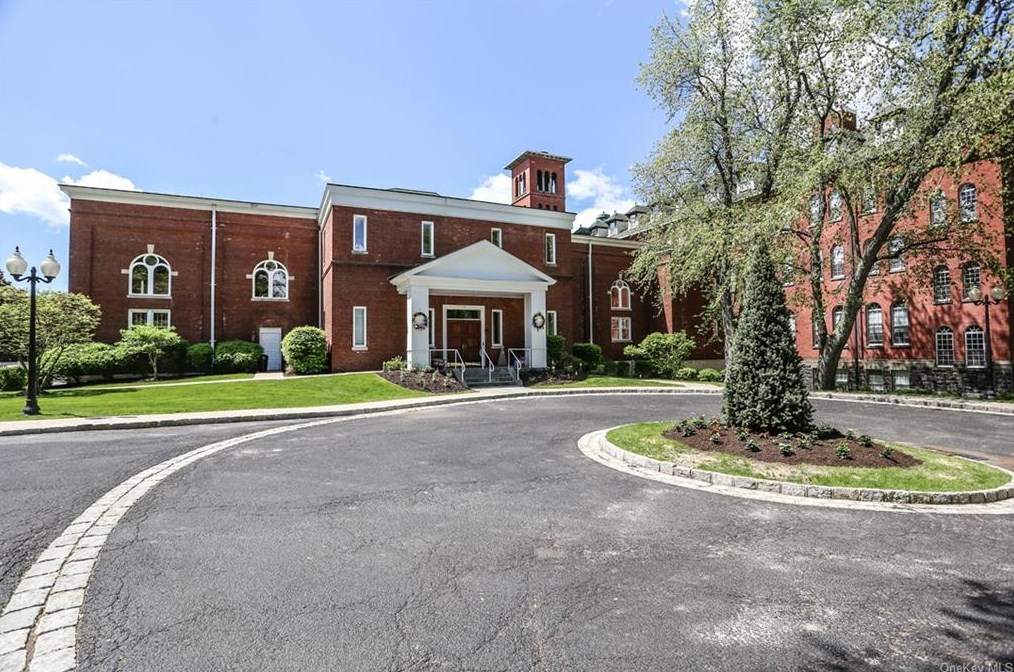 160 Fld Ln, Peekskill NY 10566-4865 exterior