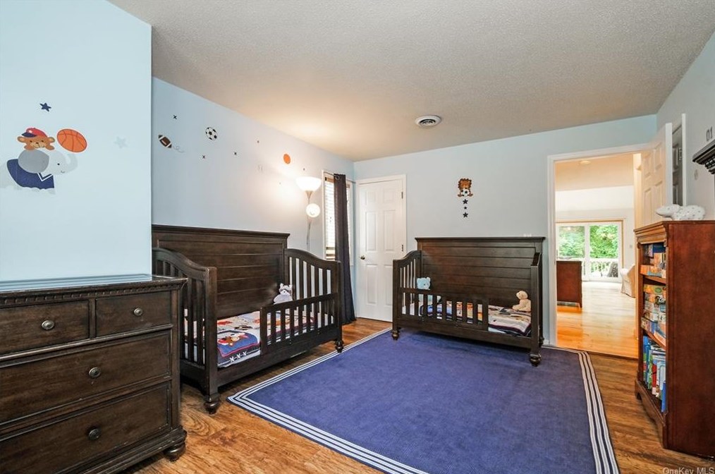 160 Fld Ln, Peekskill NY 10566-4865 exterior