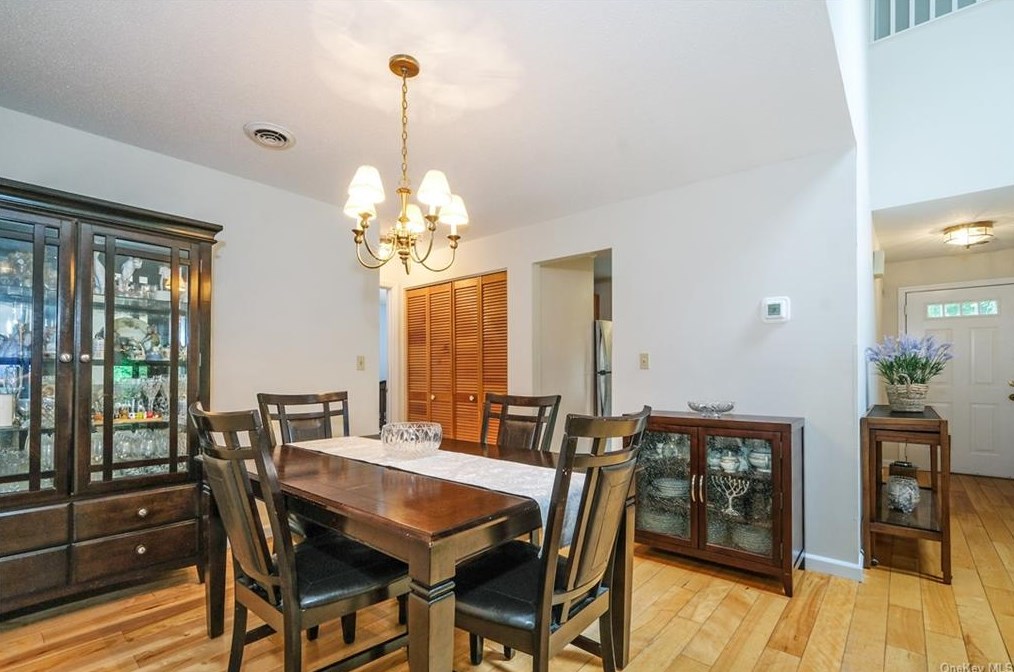 160 Fld Ln, Peekskill NY 10566-4865 exterior