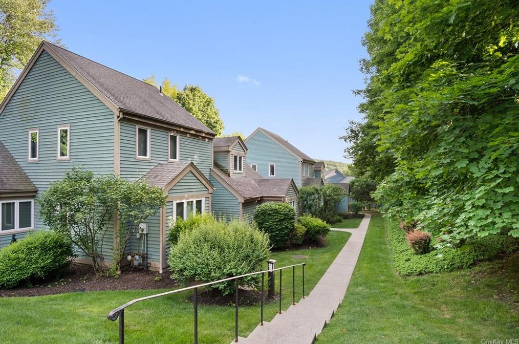 3602 Homestead Ct, Peekskill, NY 10566-6903