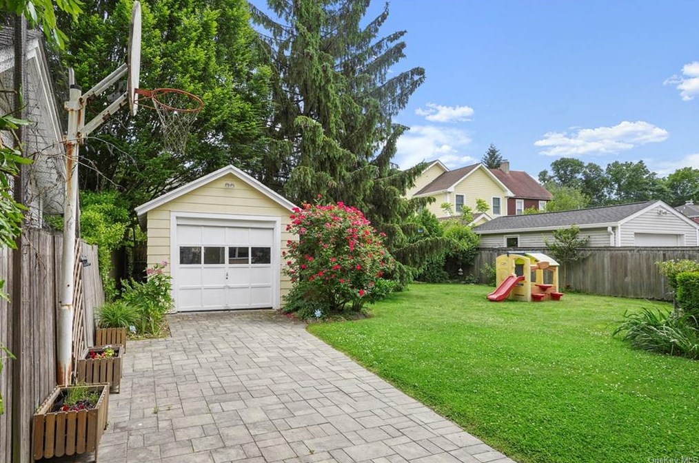 523 Linden St, Mamaroneck, NY 10543