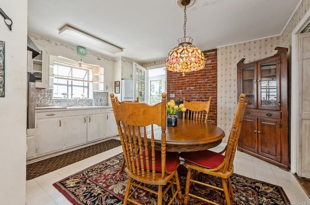216 Chestnut St, Rye Brook, NY 10573-3123