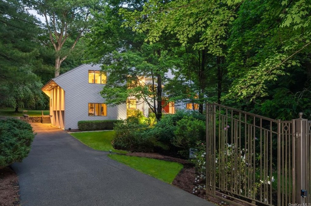 45 Pheasant Run Rd, Pleasantville, NY 10570