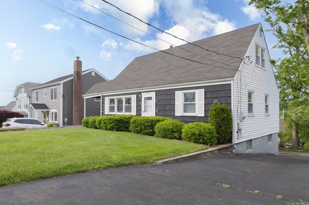 37 Prospect St, Elmsford, NY 10523