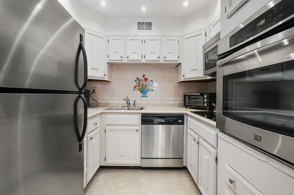 106 Village Rd #e, Yorktown Hgts, NY 10598