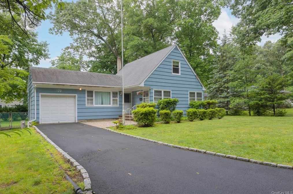 172 Hansen Ave, Chestnut Ridge, NY 10965