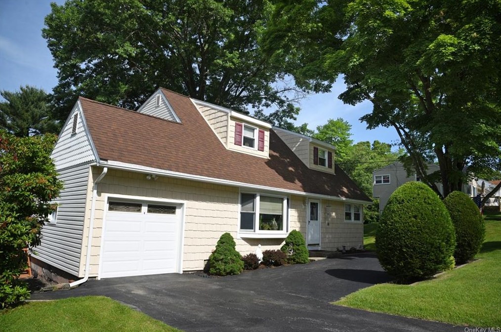 16 Cynthia Rd, Cortlandt Manor, NY 10567-1404