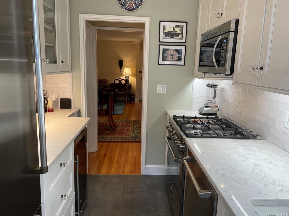 142 Garth Rd #2v, Scarsdale, NY 10583