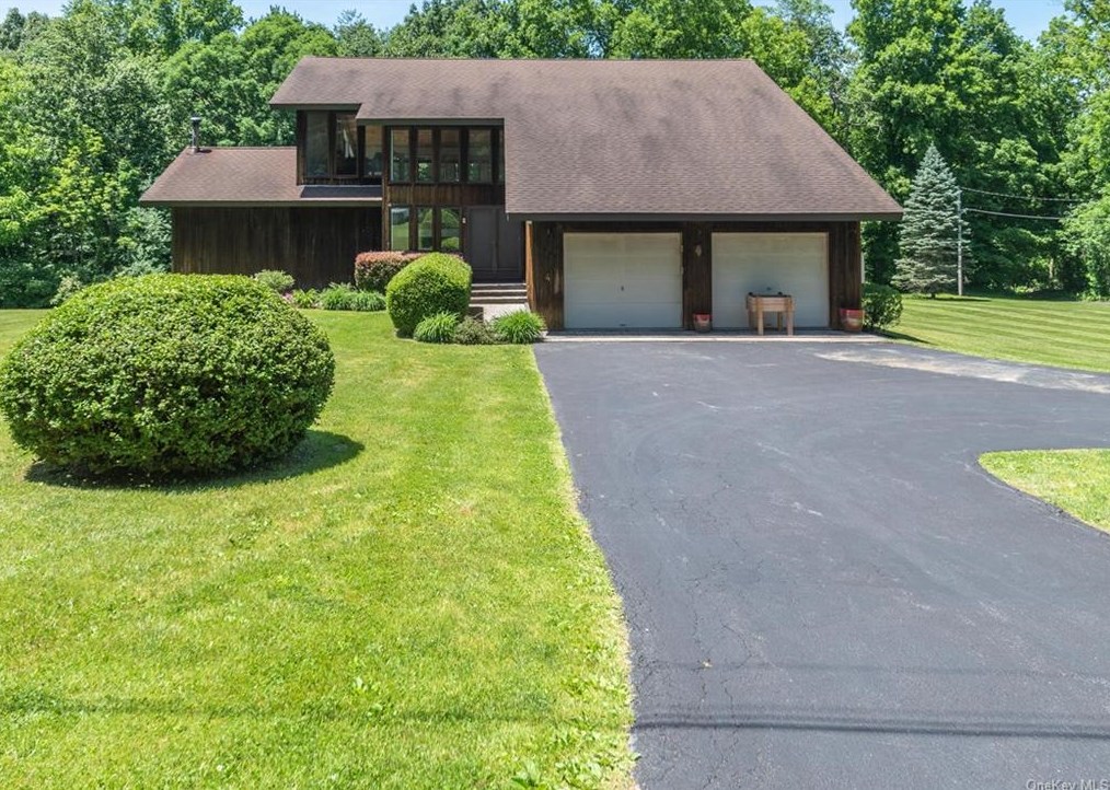 4 Deer Run Rd, Newburgh, NY 12550-8919