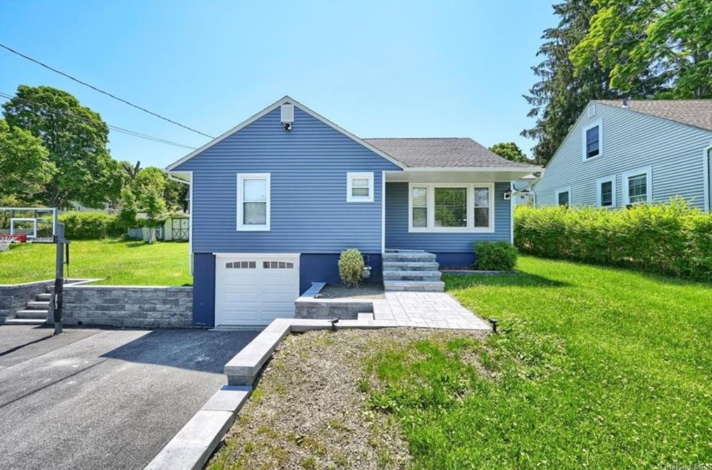 10 Mercer St, Middletown, NY 10940