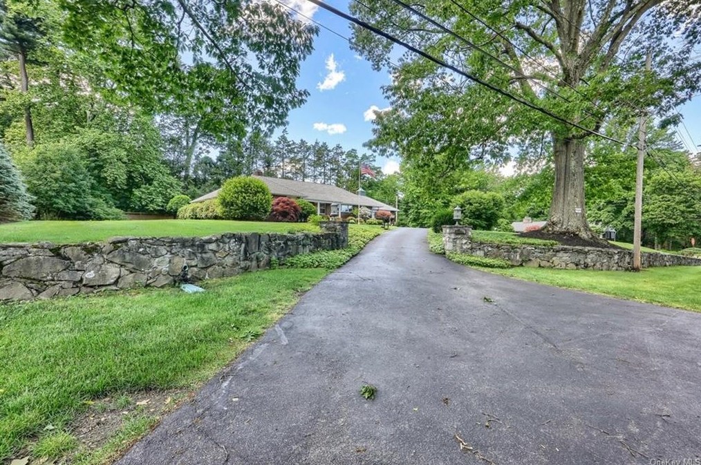 73 Balmville Rd, Newburgh, NY 12550-1916