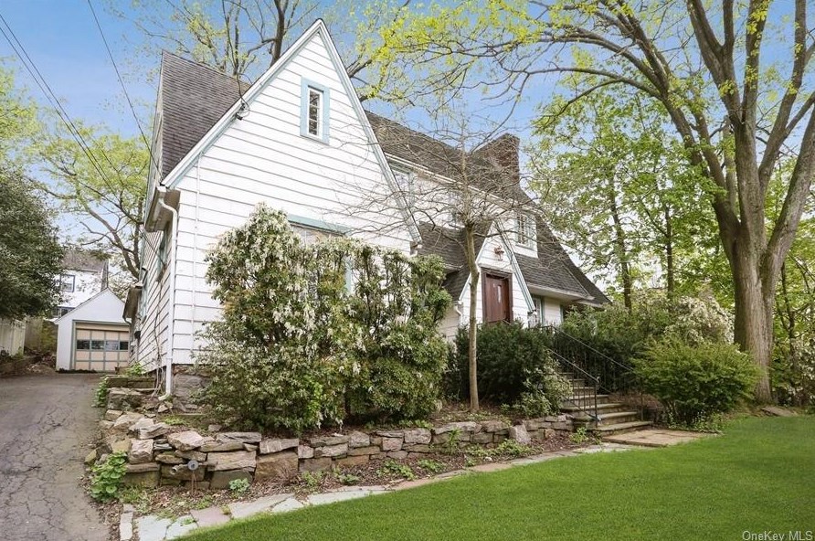 8 Ridgecrest W, Scarsdale, NY 10583