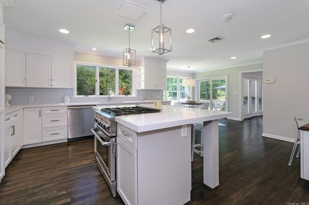 1 Hillside Rd, Rye NY  10580-2010 exterior