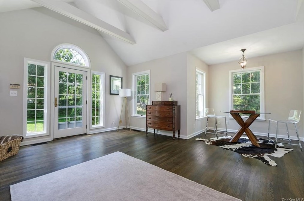 1 Hillside Rd, Rye NY  10580-2010 exterior