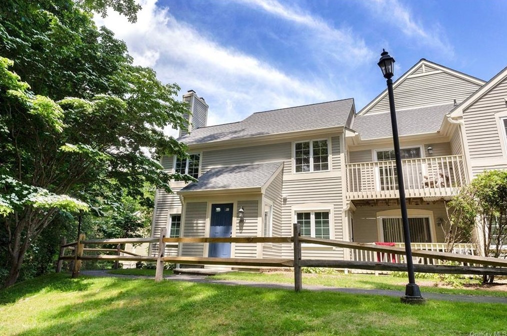 2802 Morgan Dr, Kent Lakes, NY 10512