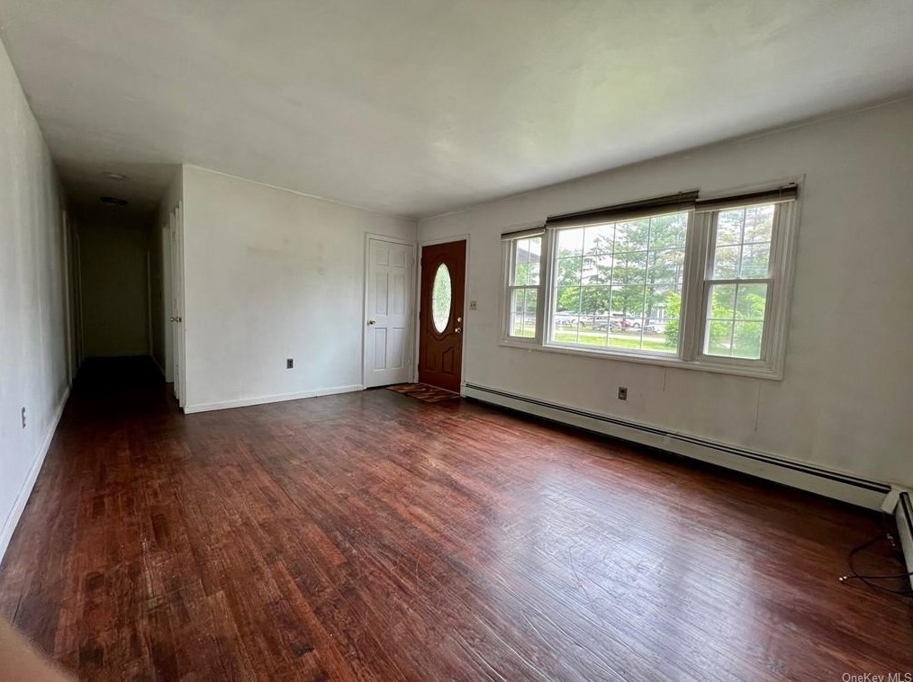 1 Trinka Ln, East Fishkill, NY 12533-7322