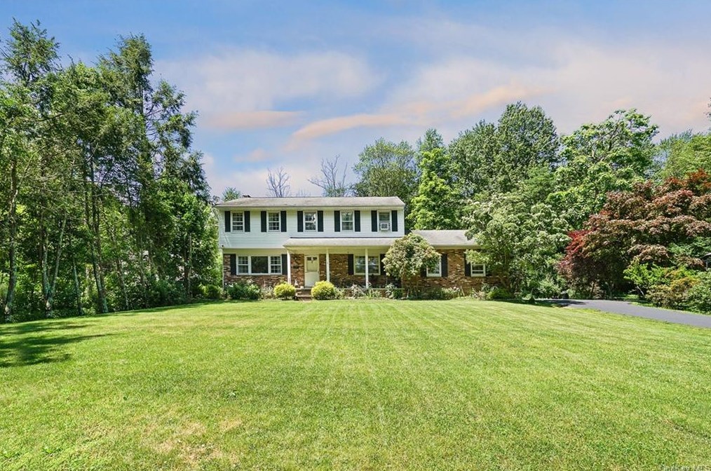 2597 Dunning Dr, Yorktown Hgts, NY 10598