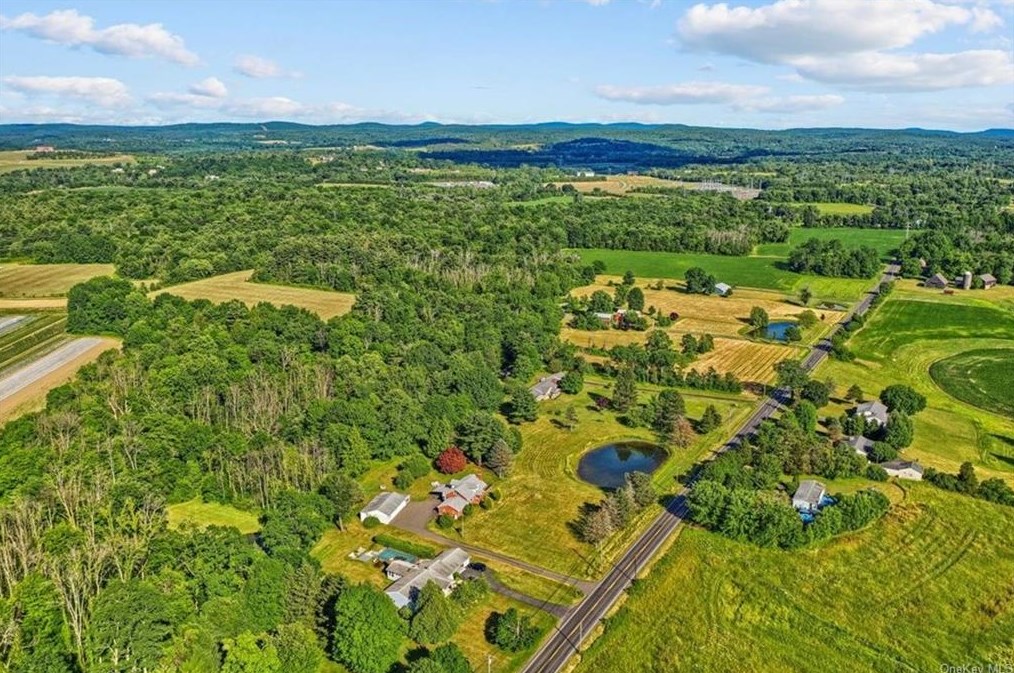 561 Spook Rock Rd, Hudson, NY 12534