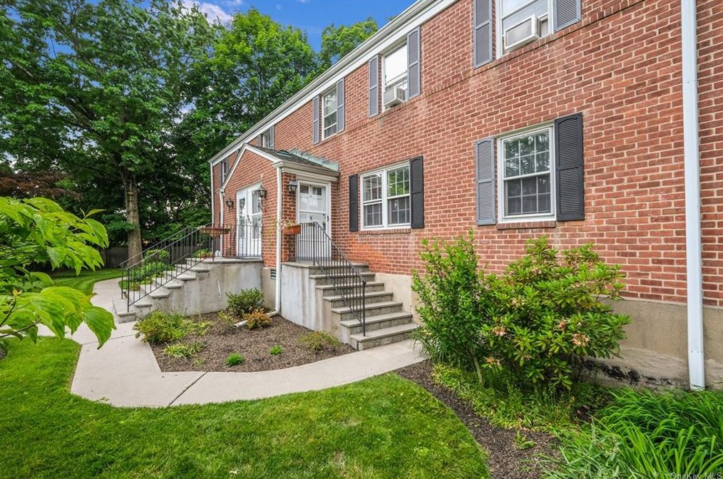 293 Manville Rd #d, Pleasantville, NY 10570