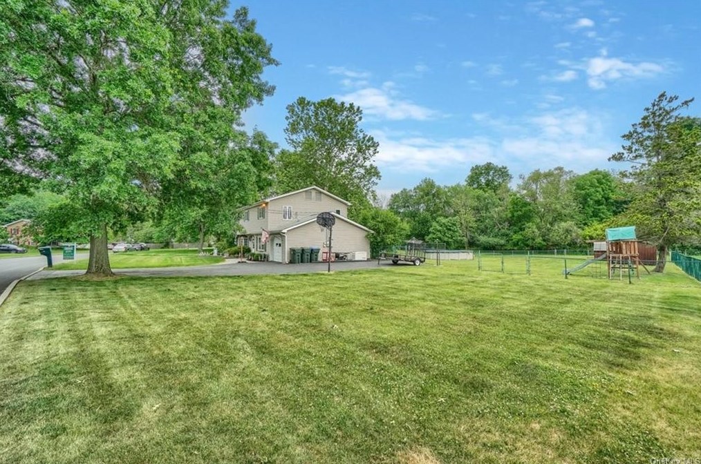 36 Park Dr, Chester, NY 10918-1112