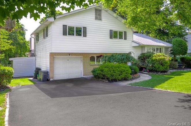 108 Maple Ave, Chestnut Ridge, NY 10952-2429