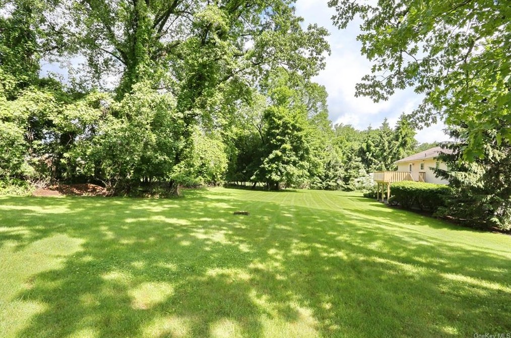 7 Josell Ct, Chestnut Ridge, NY 10977-1743