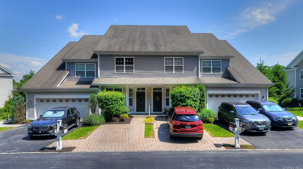 15 High Ridge Ln, Middletown, NY 10940