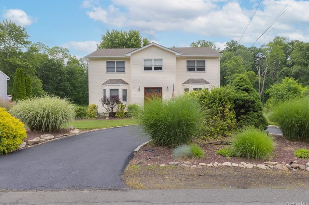 23 Suffern Ln, Garnerville, NY 10923