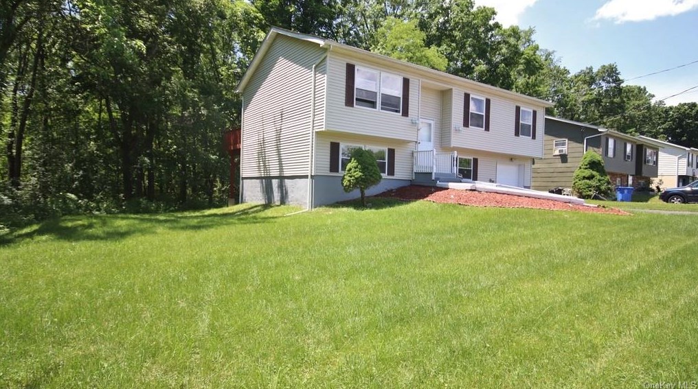 37 Maple Dr, Middletown, NY 10940
