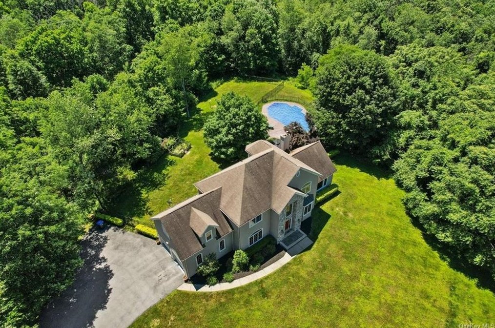 95 Odyssey Dr, Chester, NY 10918