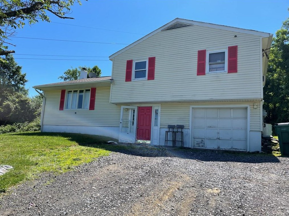 25 Nob Cir, Newburgh, NY 12550-1246