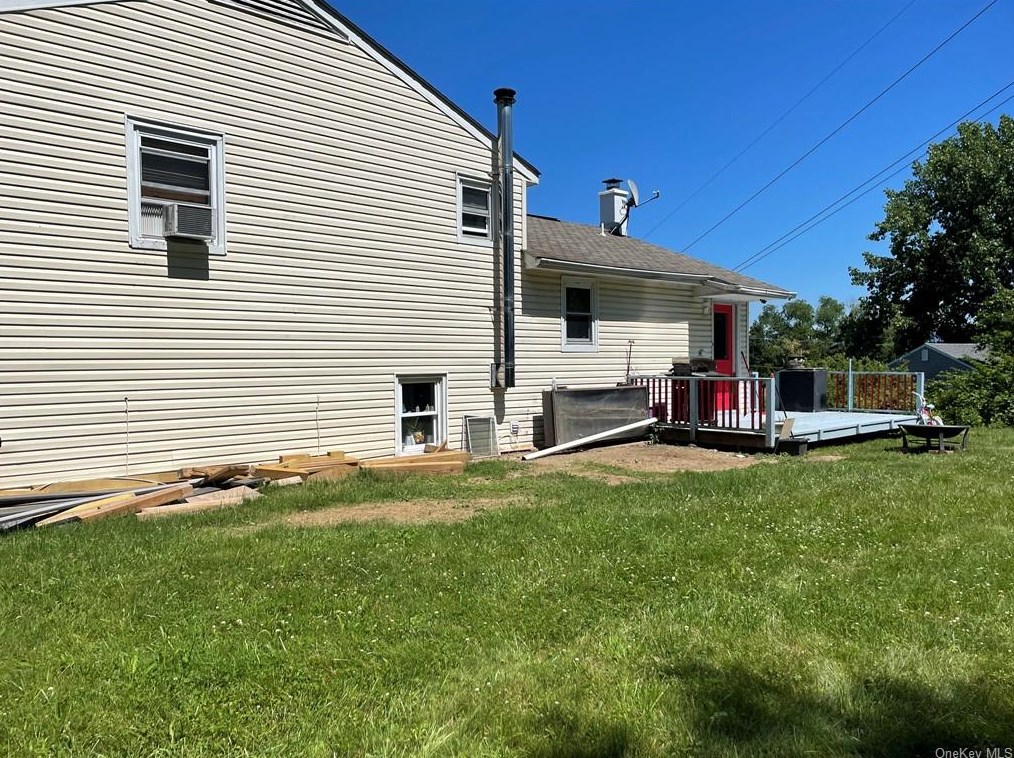 25 Nob Cir, Newburgh NY  12550-1246 exterior