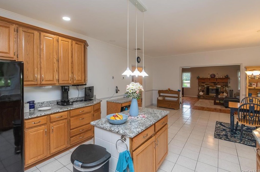 6 Breezeway Ln, Goshen NY  10924-6425 exterior