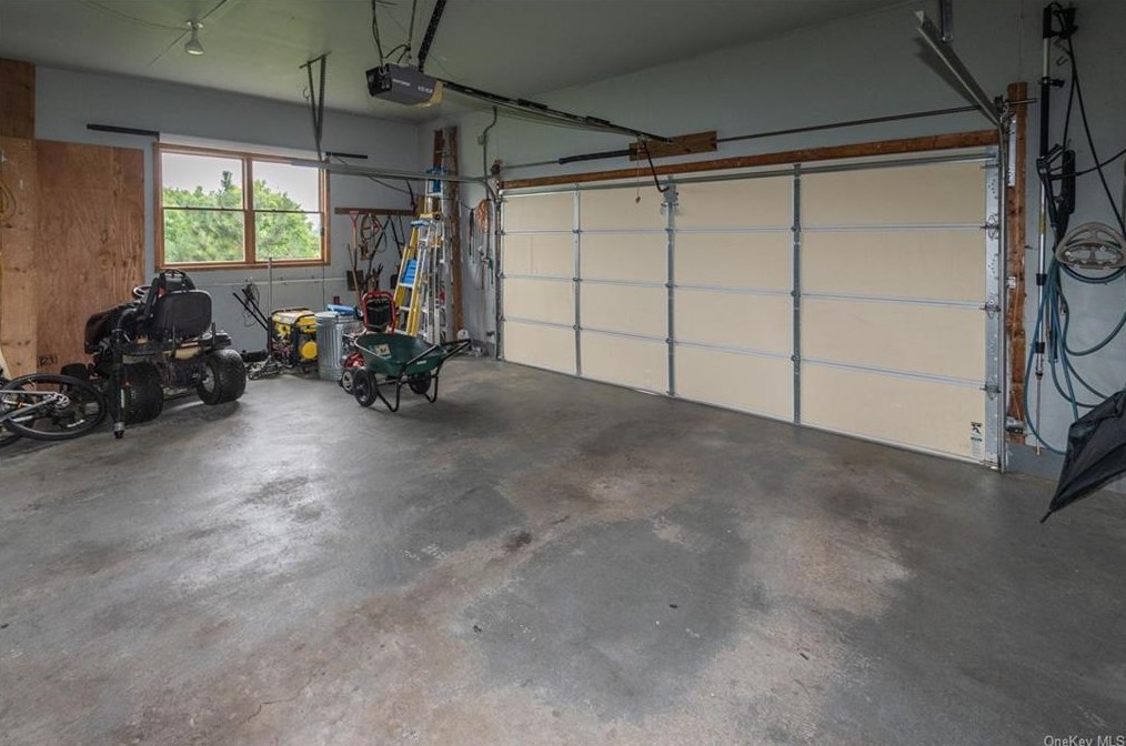 6 Breezeway Ln, Goshen NY  10924-6425 exterior
