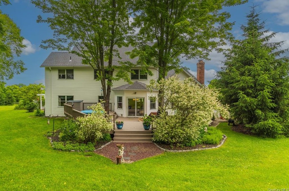 6 Breezeway Ln, Goshen NY  10924-6425 exterior
