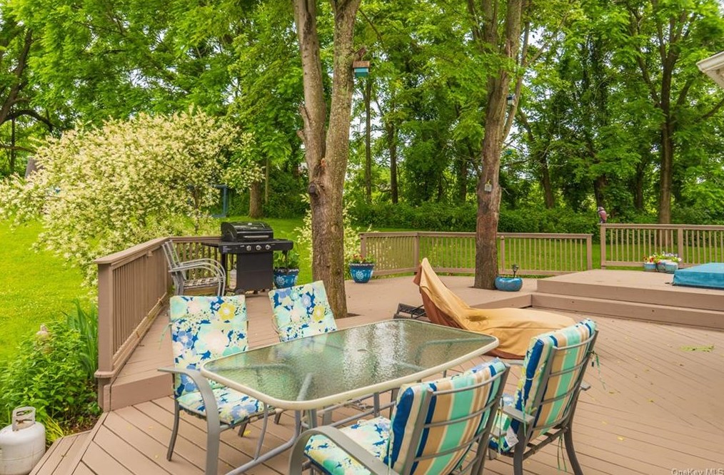 6 Breezeway Ln, Goshen NY  10924-6425 exterior