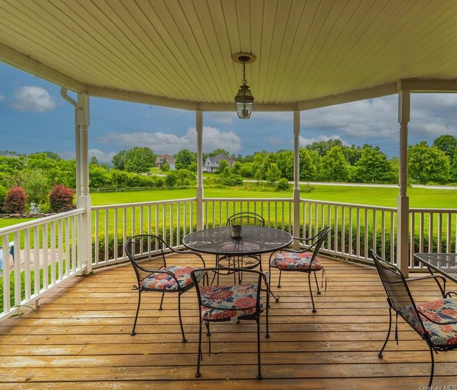 6 Breezeway Ln, Goshen NY  10924-6425 exterior