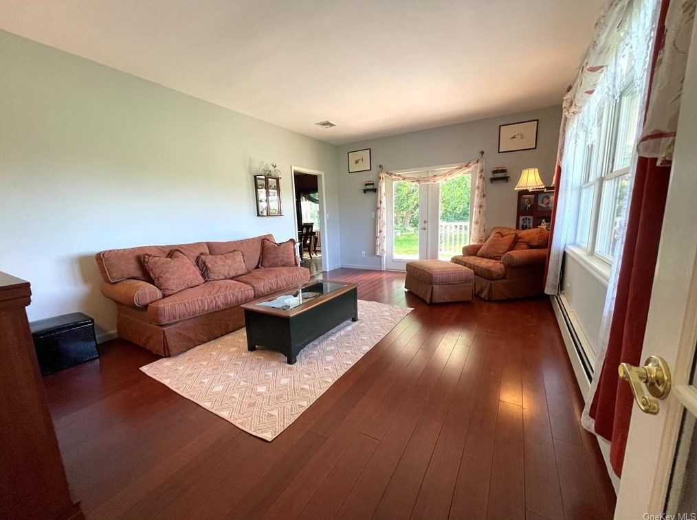 6 Breezeway Ln, Goshen NY  10924-6425 exterior