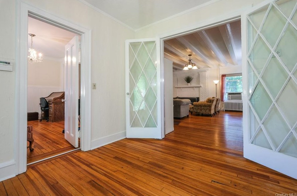 3 New York Ave, White Plains, NY 10606