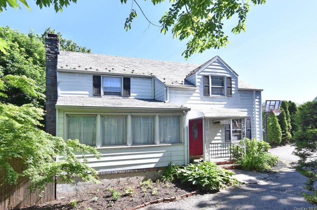 58 Sunnyside Dr, Yonkers, NY 10705-1731