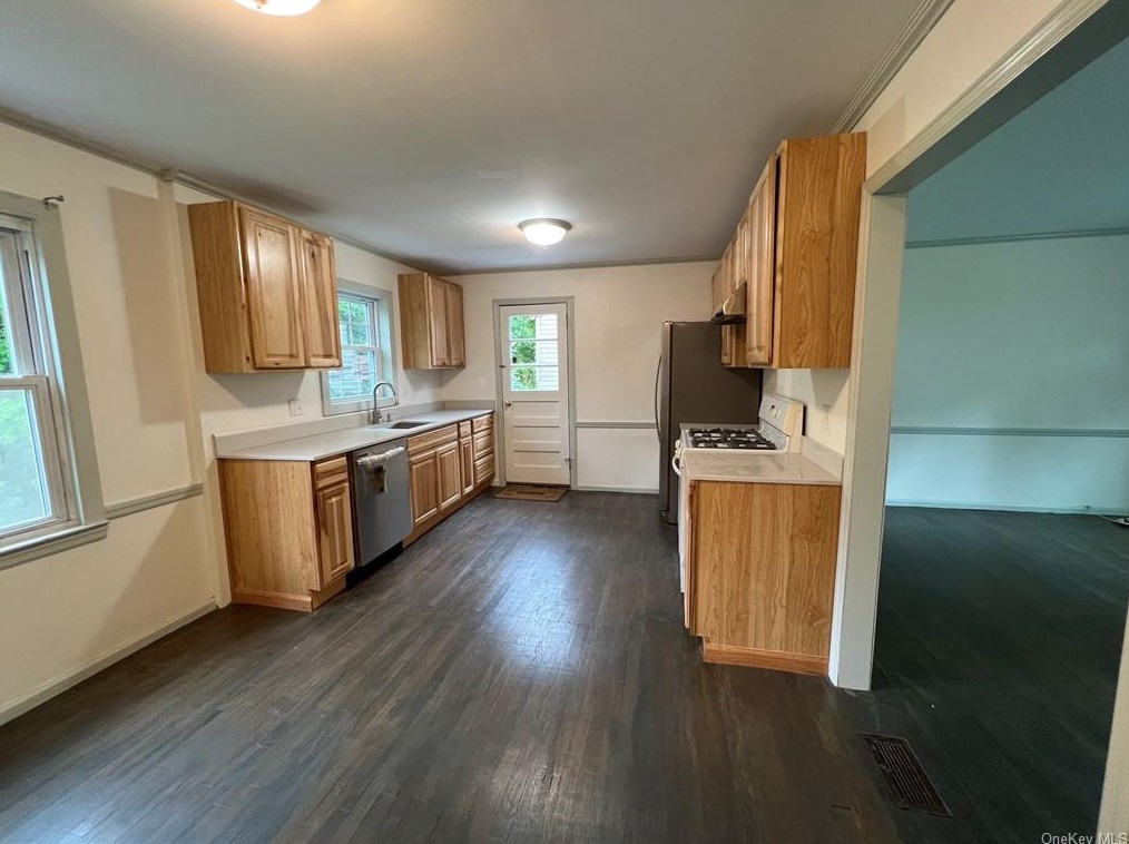 39 Wallace Pl, White Plains, NY 10606