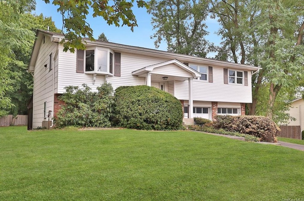 111 Pilgrim Ct, Chestnut Ridge, NY 10965-1356