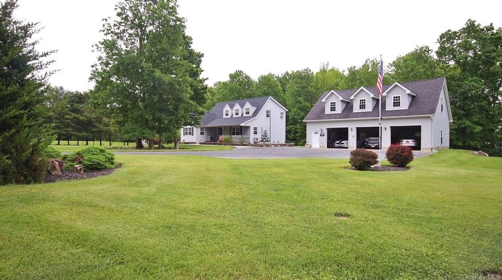 24 Chestnut Ln, Montgomery, NY 12549
