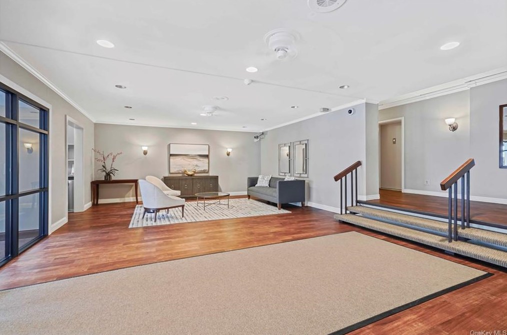 470 Halstead Ave #2d, Harrison, NY 10528